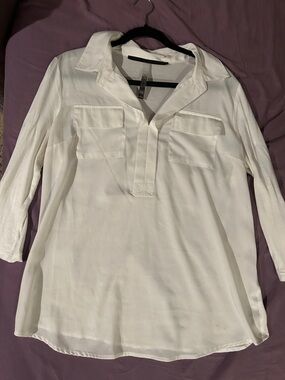 Kensie White V-Neck Pullover Tunic with Chest Pockets Like New, Size XL